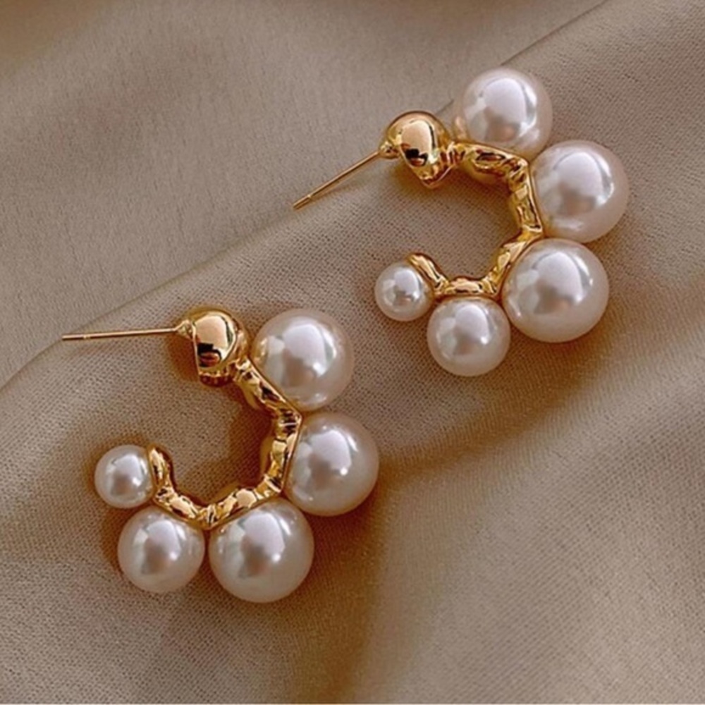 Vintage Style Elegant Gold Plated and Pearl C Earrings